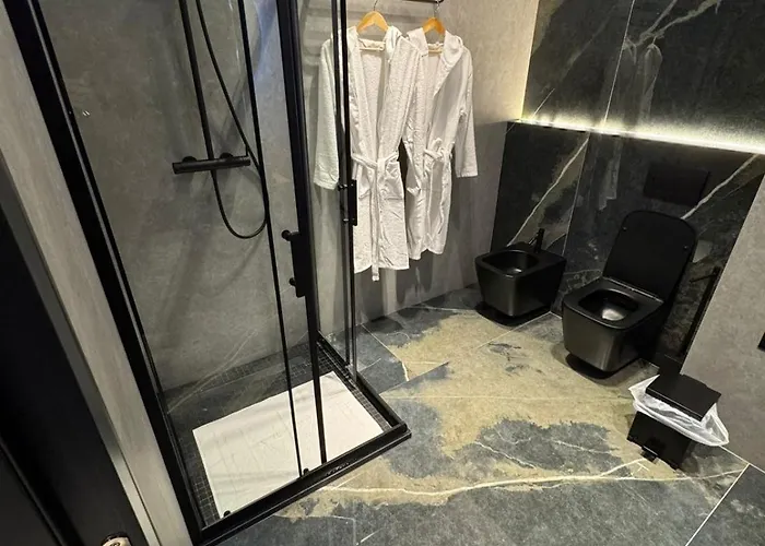 Theemeraldsuiteapartament Appartamento Tirana