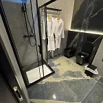 Theemeraldsuiteapartament Lägenhet Tirana