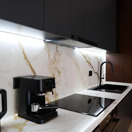 Theemeraldsuiteapartament Lägenhet Tirana